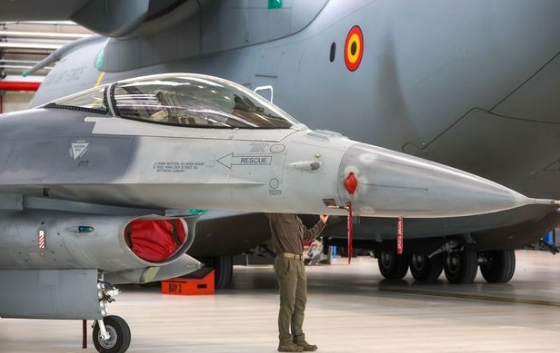 北约国家提供的首批F-16战斗机已运抵乌克兰-华闻时空