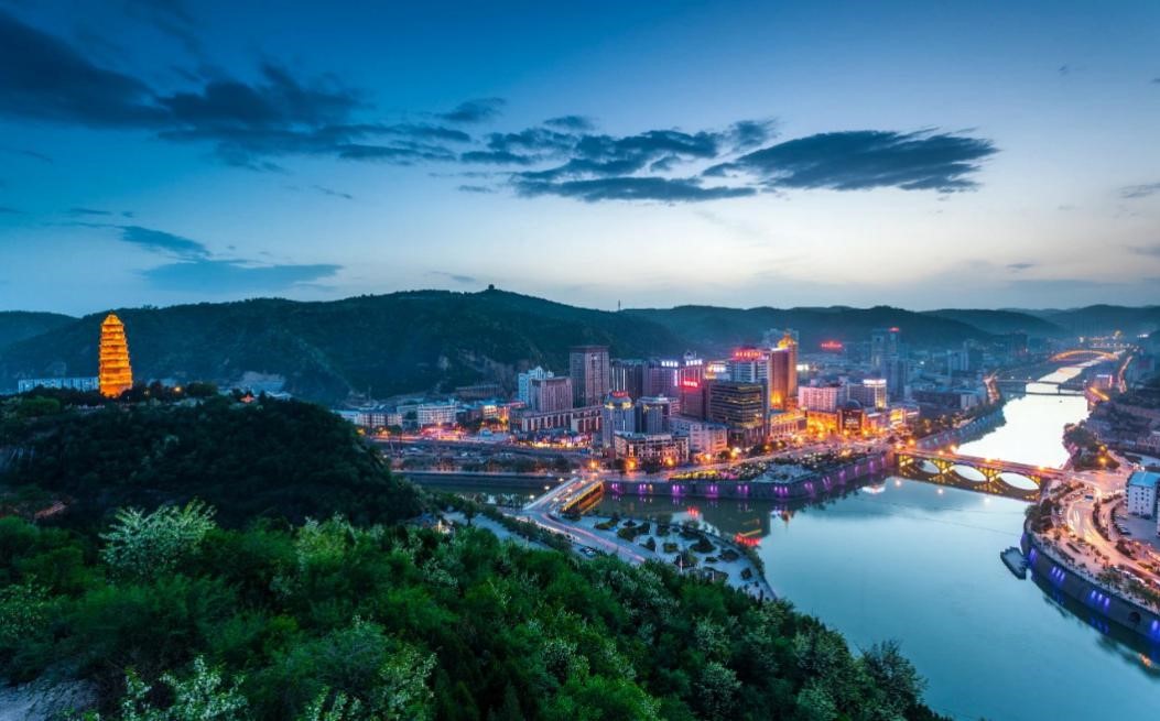 中国电视-《新乡村》:叙事特色-华闻时空