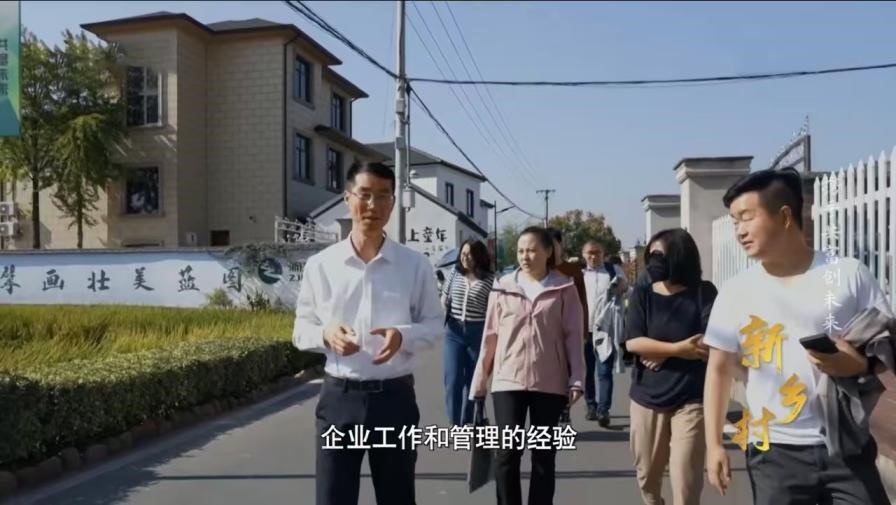 中国电视-《新乡村》:主创感悟-遇见乡村里的年轻人-华闻时空