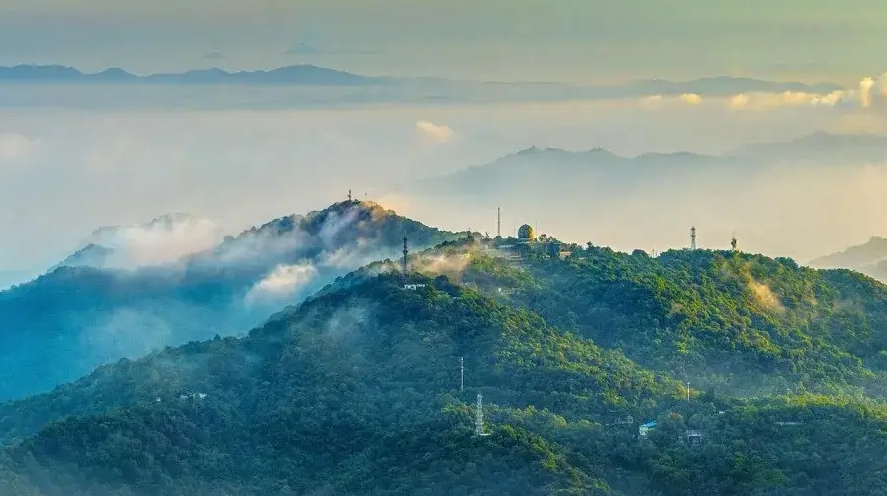 徐德金诗歌欣赏：与山的距离-华闻时空