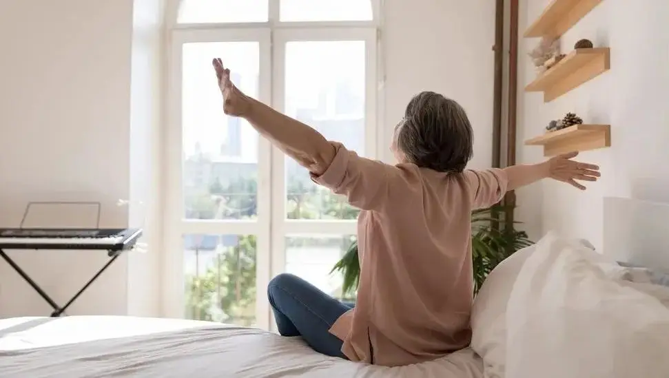 会做老年人生意的酒店，都在悄悄发财 -华闻时空