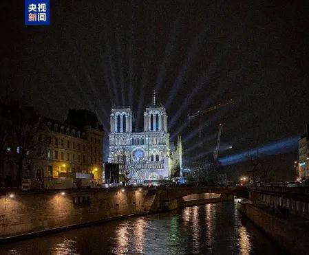 时隔5年，重新开放！70秒感受浴火重生的巴黎圣母院！-华闻时空