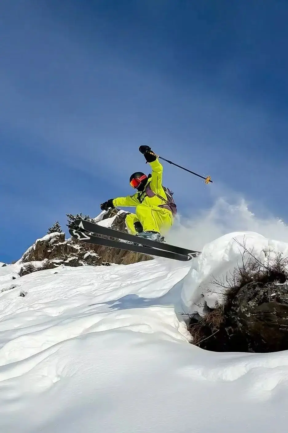 辞职教滑雪的年轻人，在可可托海卷疯了 -华闻时空