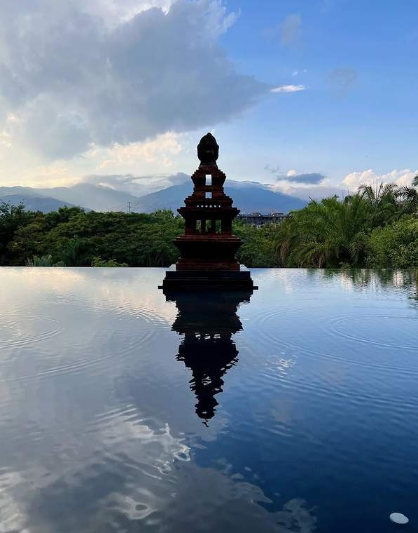 【诗歌】走在洛神湖||李龙江-华闻时空