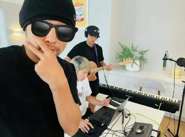 周杰伦在澳门豪赌输几十亿？公司发声-华闻时空