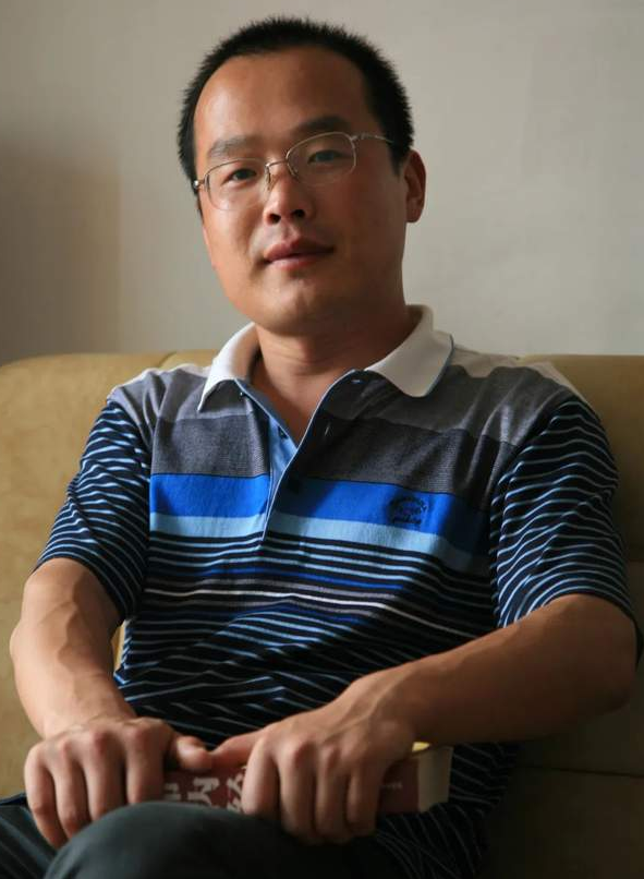 李兆庆：《乡村案件》（中篇小说），李诠林主编：《世界华文文学》2023年第2期（总第4期），第205-213页-华闻时空