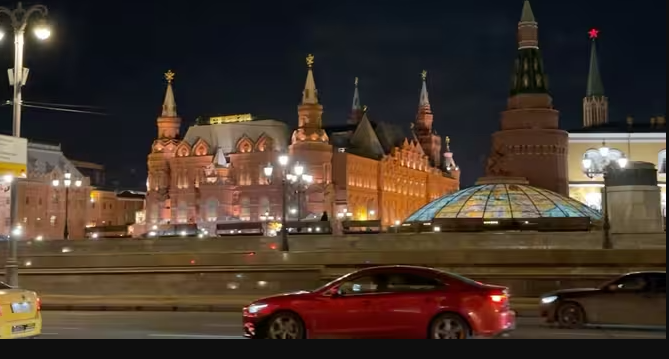 小伙第一次去莫斯科,看看当地人生活怎么样-华闻时空