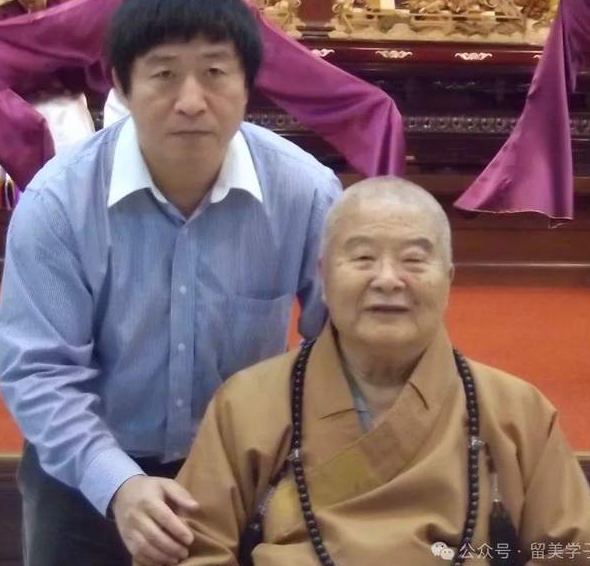 沙漠里挥杆 仙人掌下寻找第二春-华闻时空