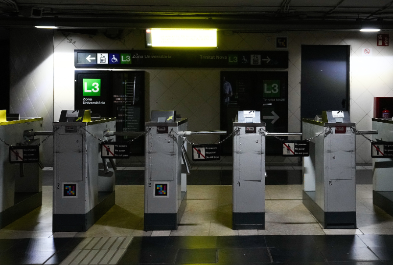 西班牙遭遇史上最严重停电，已进入国家紧急状态-华闻时空