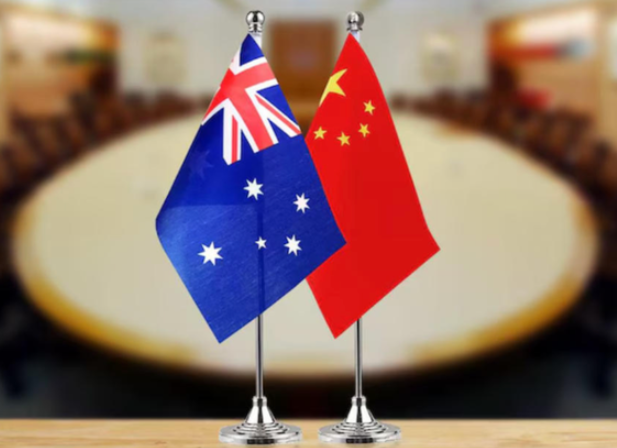 重磅！澳大利亚为扩大中国贸易，澳洲总理艾博年两周内将访华！澳洲机场最常见穿搭，竟可能致命！医生警告：别再穿这个上飞机啦！-华闻时空