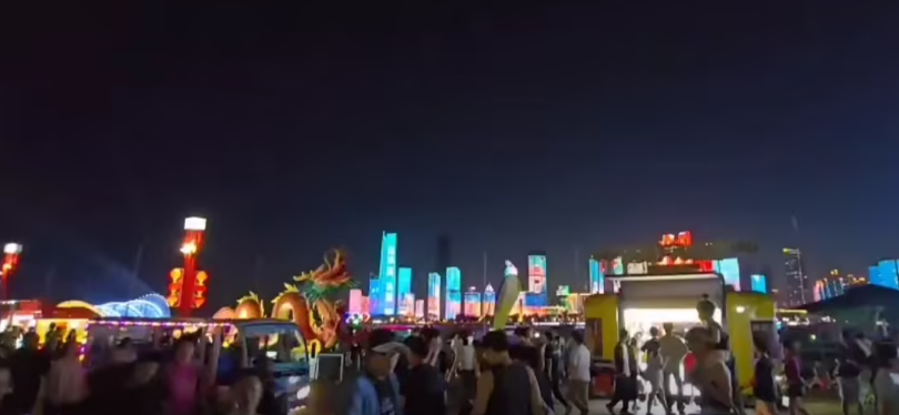 800架无人机表演，太棒了！-华闻时空