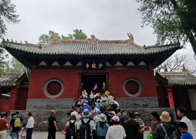 少林寺换方丈满一月：9990元的高价香不再推荐，数十名僧人离开 -华闻时空