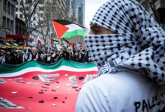 重磅突发！墨尔本和悉尼的大桥要瘫痪，大批民众正在集结，警方严正以待！-华闻时空