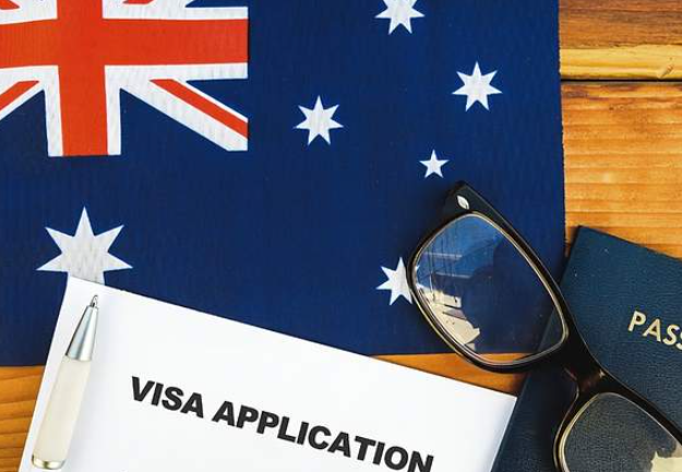 澳大利亚移民配额公布！反移民直冲华人店铺，澳洲政府官宣驱逐移民…..-华闻时空