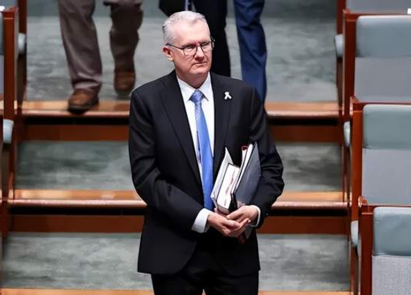 刚刚！澳洲官宣重大移民政策！-华闻时空