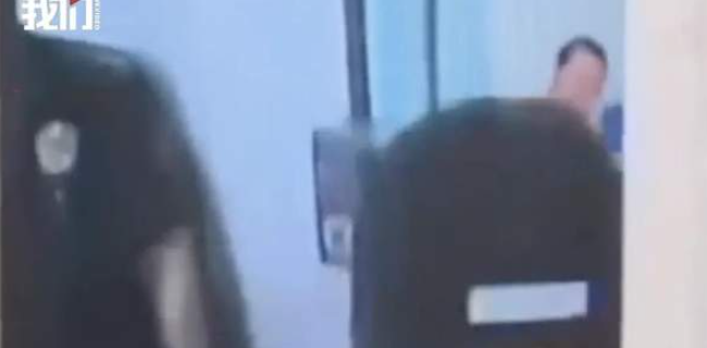 尹锡悦在拘留所拒捕监控首次曝光：穿内衣坐地上，手捧书籍阅读-华闻时空