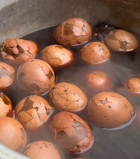 姜敏达诗歌欣赏：茶叶蛋里的希望——致张杰-华闻时空