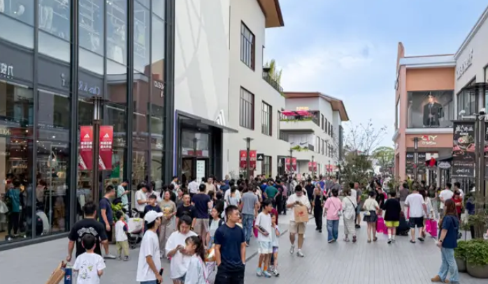 中国免签“朋友圈”不断扩容，俄罗斯游客上海一人狂买6台华为 -华闻时空
