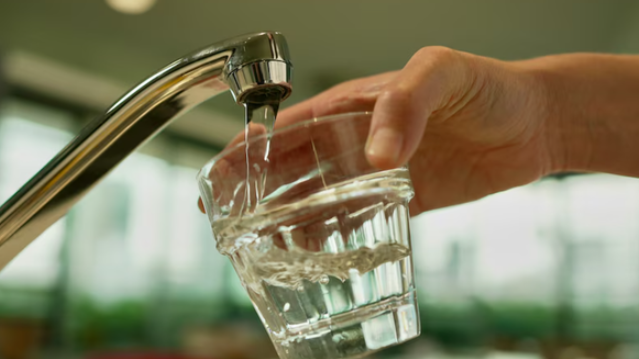 刚刚, 墨尔本霸榜全球! 水太好喝, 成世界咖啡大赛首选, 大批人选择留在这里! 皮肤变好, 头发柔顺, 保护牙齿…-华闻时空