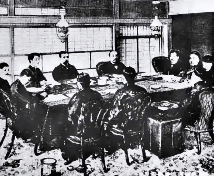 刘俊|民族身份·区域特色·全球视野——海外华文文学中抗战题材创作的历史演进与叙事转型-华闻时空