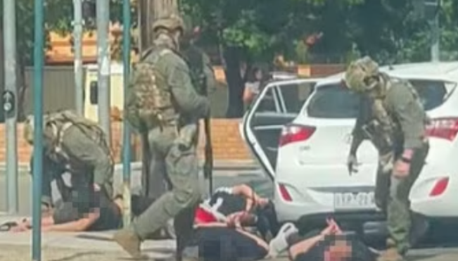 悉尼又出事!! 反恐警察当街抓人, 街区紧急封锁! 多人被捕疑似恐怖分子, 竟然来自维州…-华闻时空