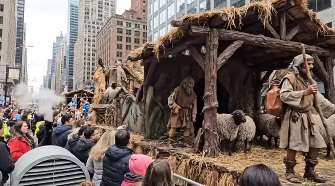 美国纽约的圣诞节，看看他们的街游展活动，到底是啥样子的！-华闻时空