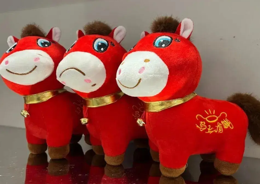 被缝反的“哭哭马”,为啥成了爆款?-华闻时空