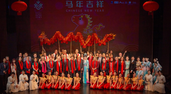 瑞马呈祥贺新春|希腊“欢乐春节”十年庆典,中国年海外盛况-华闻时空