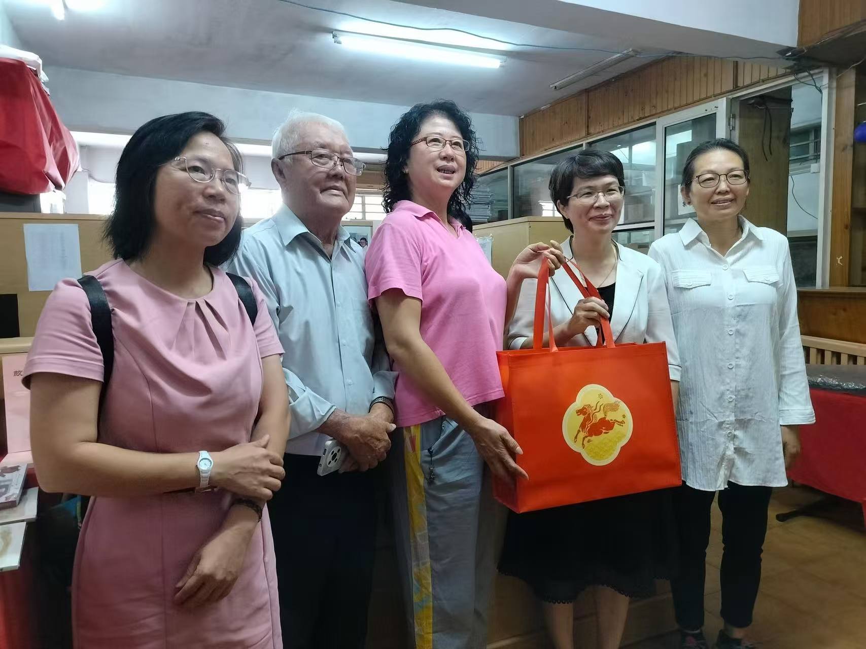 黄世芳大使新春走访《华声报》：勉励海外华文媒体坚定前行-华闻时空