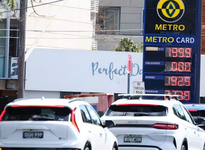 澳洲油价创历史新高, 多地断供, 限购加油$20块! Bunnings这东西被抢空, 转手卖出天价, $27炒到$1000-华闻时空