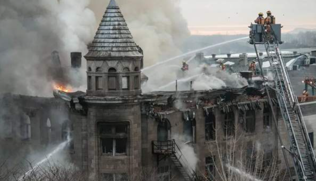 逃生无门! 加拿大公寓大火7死, 房东面临15项指控, 中国女学者殒命!-华闻时空