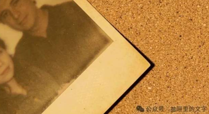 砂纸上的刻痕——读赖吟风《回忆,是粗粝的砂纸》/桂清扬-华闻时空