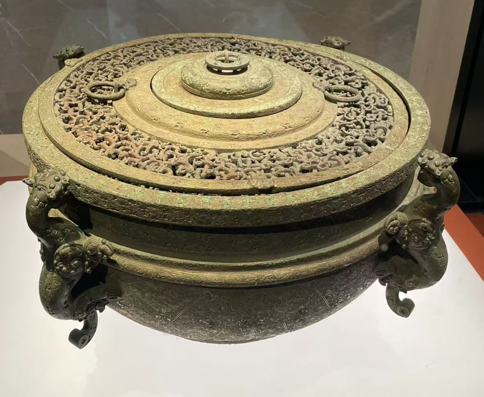 同一时代青铜艺术,却展现了东西方的同工异曲!-华闻时空