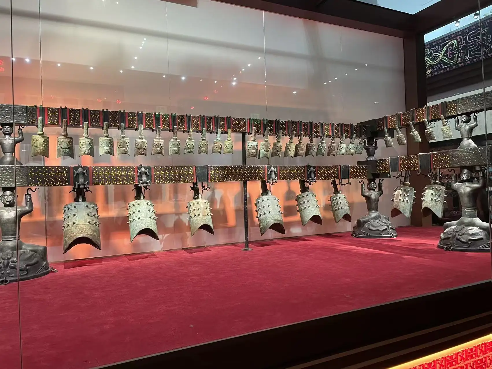 图片[1]-同一时代青铜艺术，却展现了东西方的同工异曲！-华闻时空