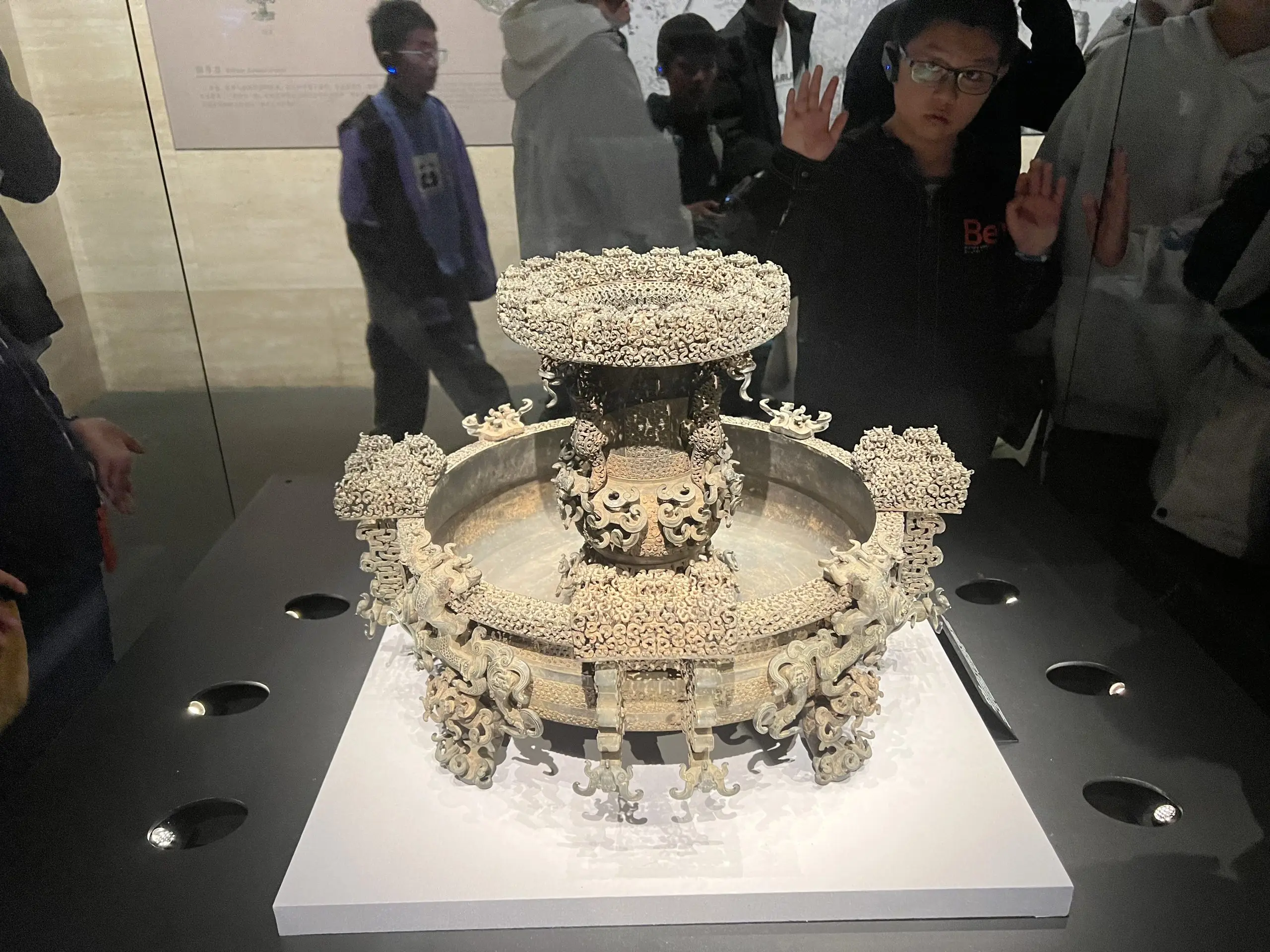 图片[3]-同一时代青铜艺术，却展现了东西方的同工异曲！-华闻时空