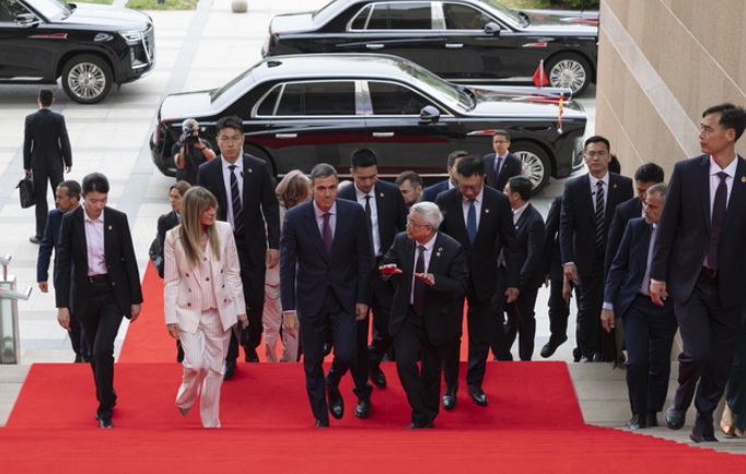 四年四次访华的西班牙首相桑切斯，在“定力”这件事上和中国很有默契-华闻时空