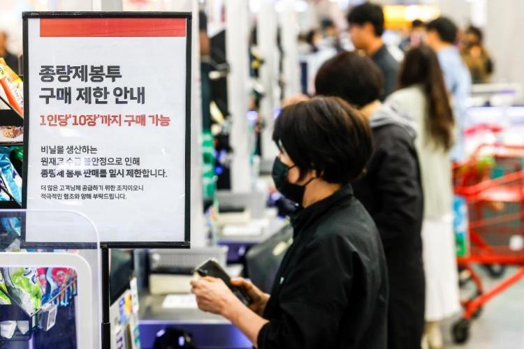 中东局势紧张为什么塑料袋先受影响?石油其实和你的日常生活息息相关-华闻时空