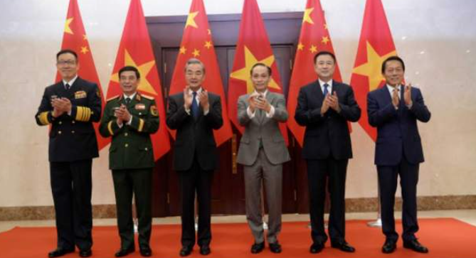中越高层在河内谈好，中方走前留下一句提醒：要抵御“颜色革命”-华闻时空