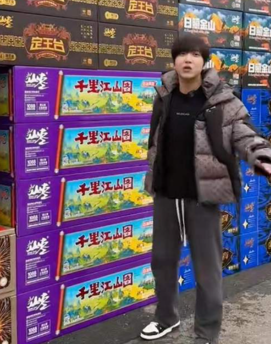 偷逃近千万，白冰为何不用坐牢？-华闻时空