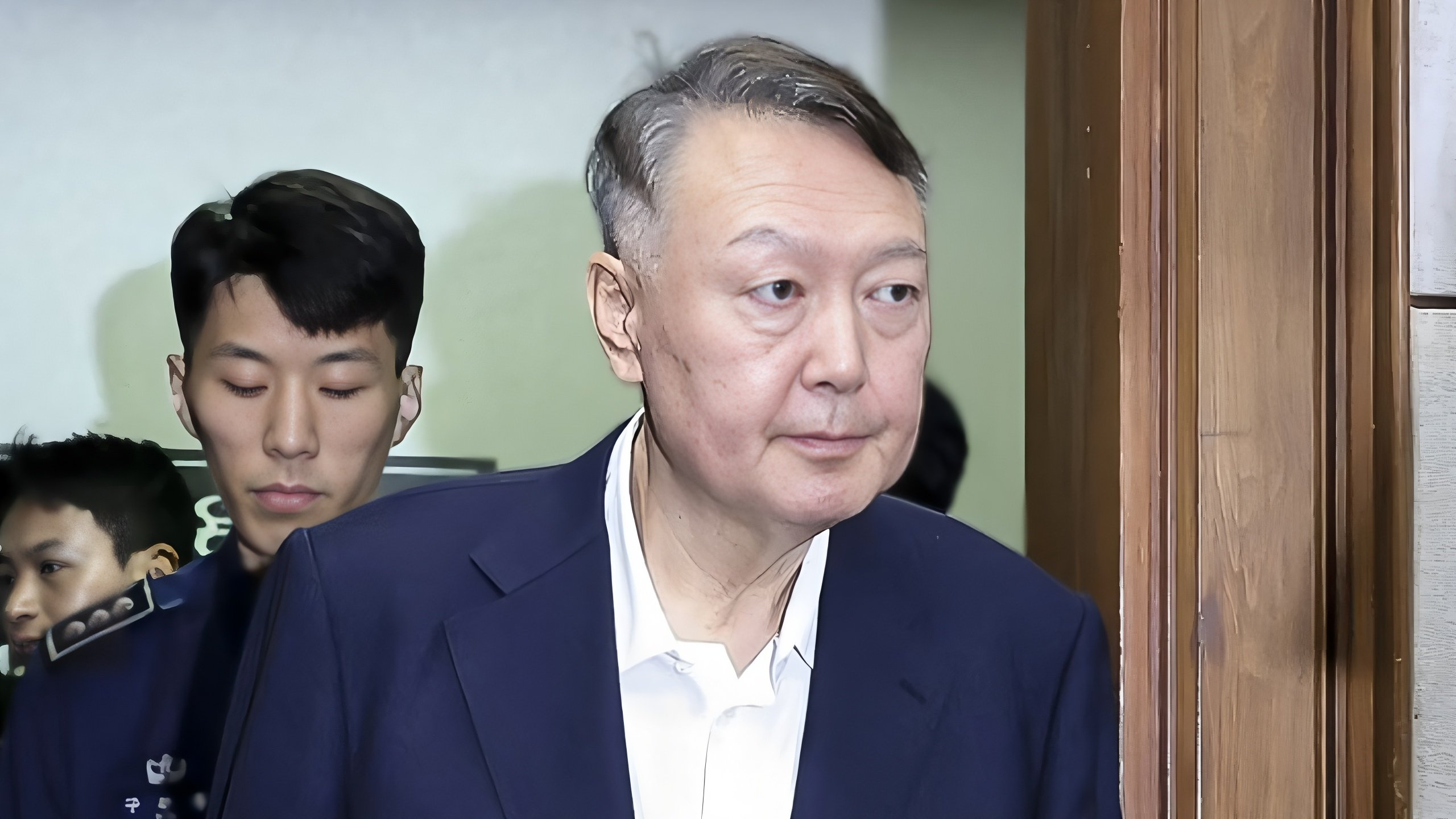 尹锡悦涉嫌妨碍逮捕案二审被求刑10年-华闻时空