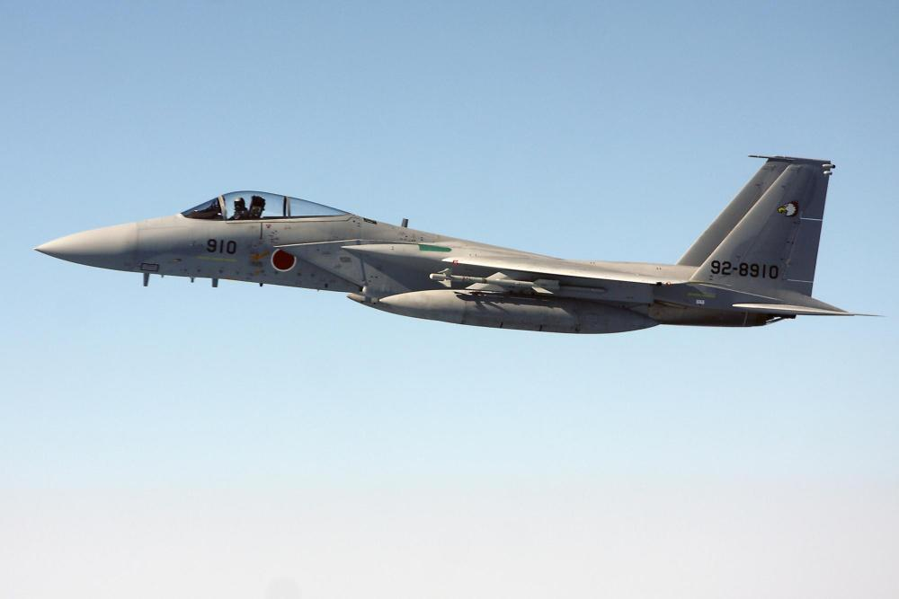 日本航空自卫队连曝飞机“掉零件”事件，许多零件至今未找回-华闻时空