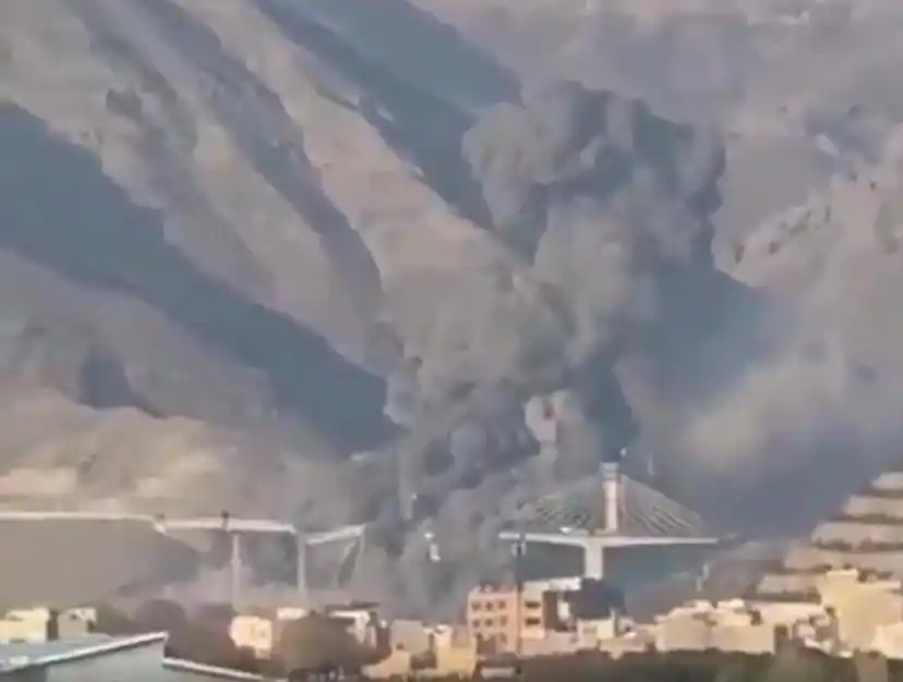 特朗普称炸毁伊朗“最大桥梁”，伊朗外长：不会投降-华闻时空