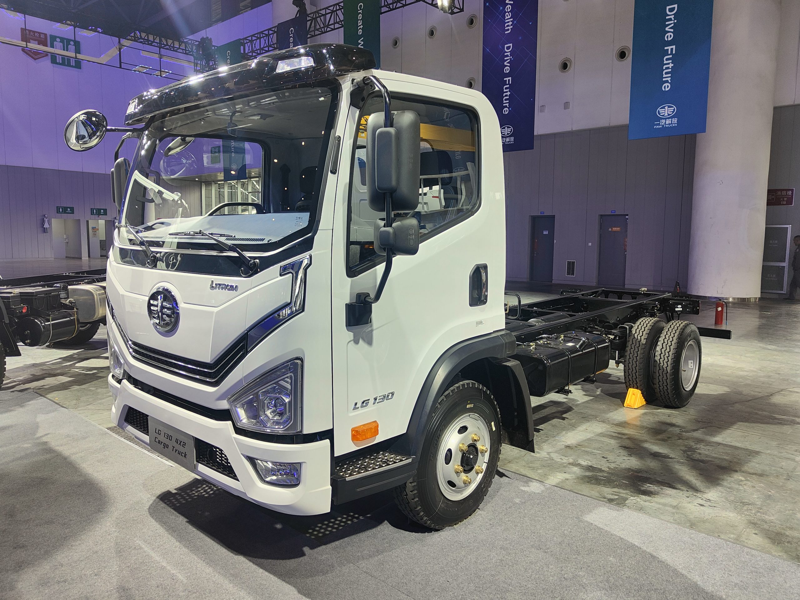 青岛造“虎6G”高端轻卡驶入东南亚-华闻时空