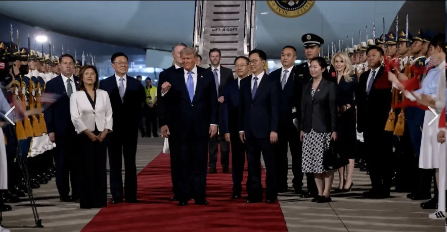 图片[1]-全球热搜第一: 特朗普访华!! 金融巨头扎堆齐赴中国! 全球格局或迎巨变-华闻时空