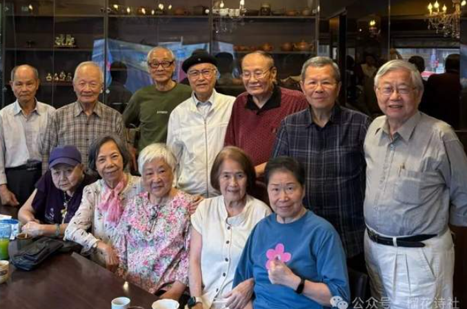 浓绿万枝红一点,动人春色不须多。【榴花诗刊】2026(3)总143期-华闻时空
