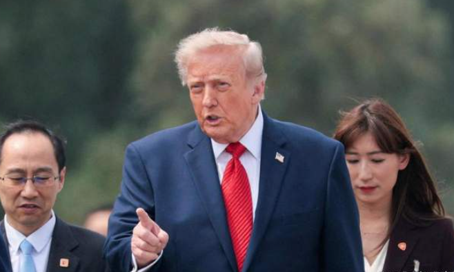 特朗普一句“惊艳!大美中国!”火爆热搜,老百姓看完却红了眼眶:这盛世,哪个国家能比?-华闻时空