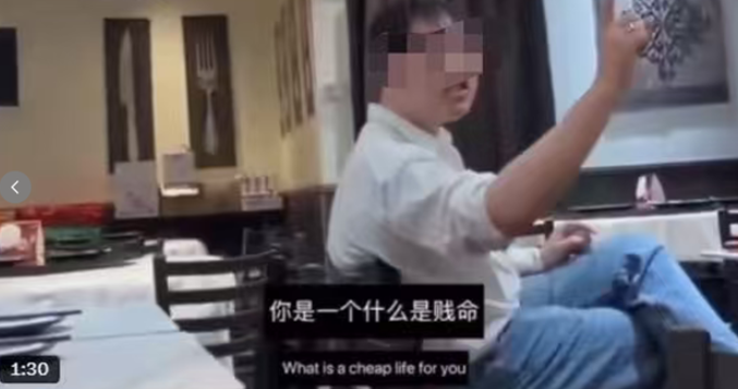 加拿大华裔男子辱骂中餐馆女服务员: 