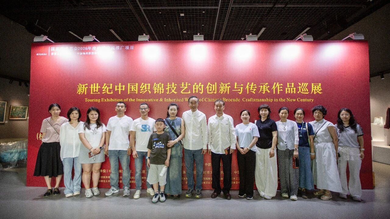 临平区侨商会开展“经纬传神韵 锦艺连侨心”活动-华闻时空