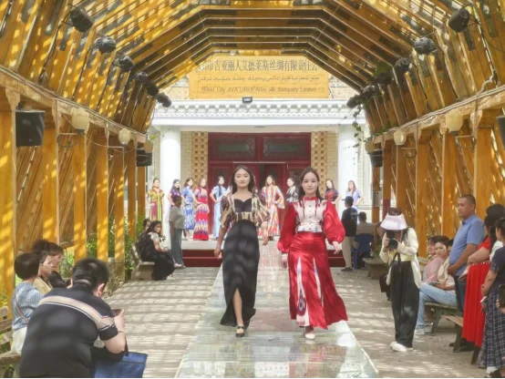 图片[1]-“追梦中华·大美新疆”2026海外华文媒体新疆采访行走进和田——丝路瑰宝绽新光-华闻时空