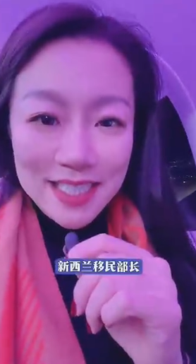 NZ华新社快讯：新西兰对华游客免签试点半年成效显著为经济注入2.15亿纽币活力 中国游客增长逾四成-华闻时空